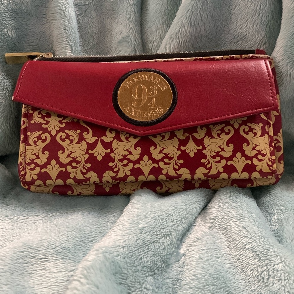 Hogwarts 9 3/4 express medium sized wallet